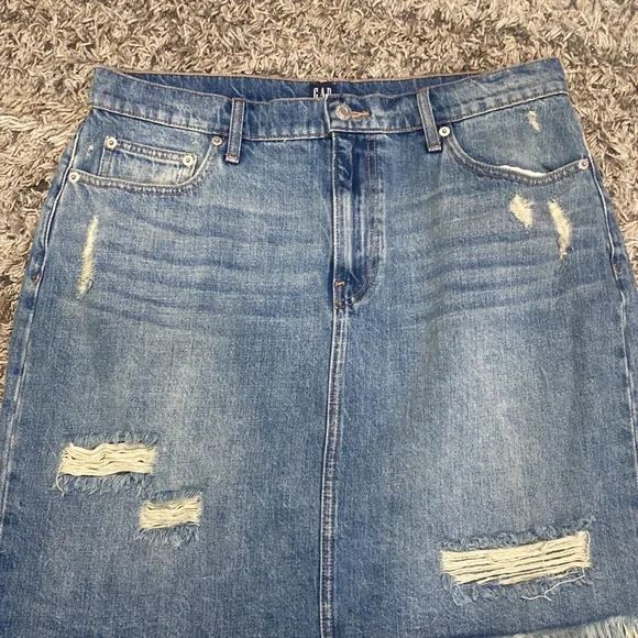 Gap distressed denim mini skirt, size 32 - Picture 2 of 12